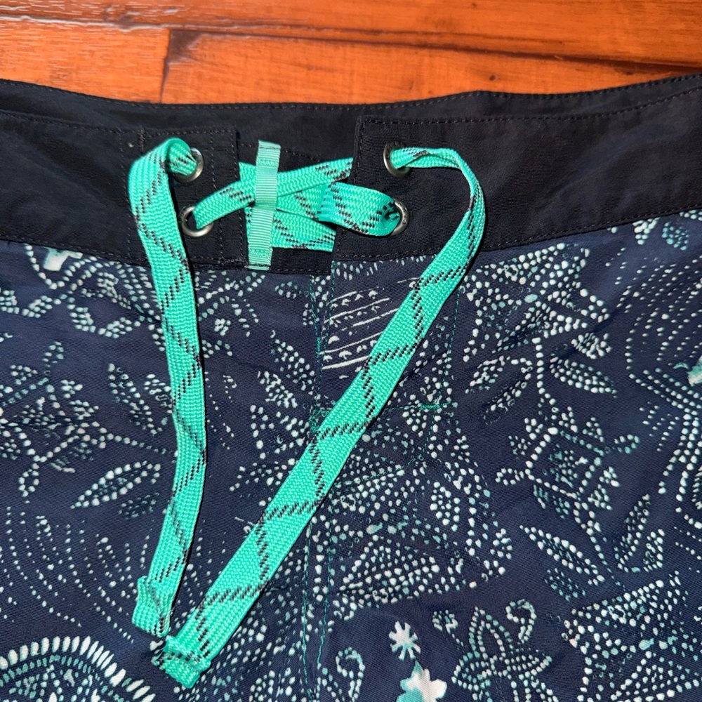 NWOT Patagonia Womens Size 2 Nylon Wavefarer Board Shorts 5" Surf UPF Swim - Picture 4 of 13